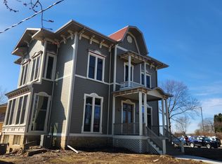 890 W 3rd St, Dubuque, IA 52001