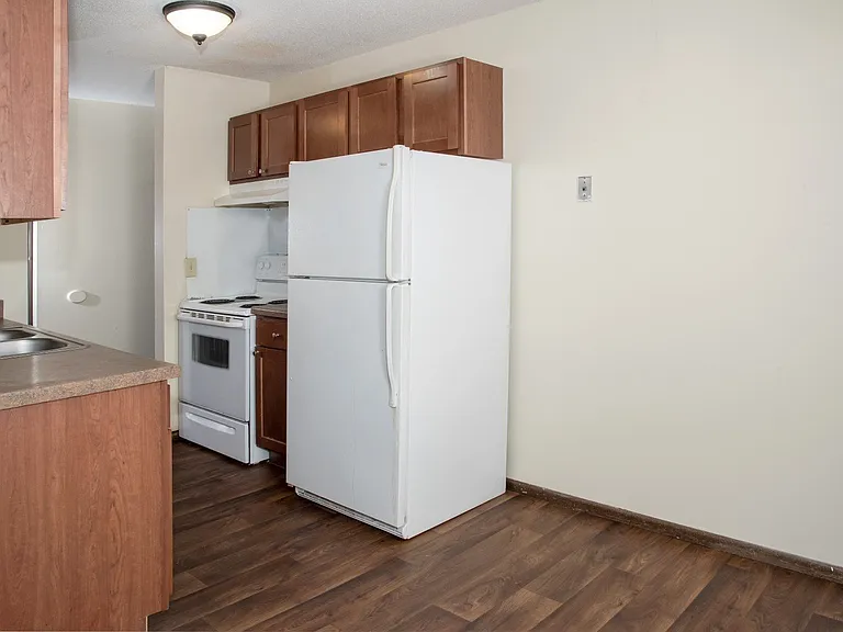 600 10th Ave Apartments — Photo 10