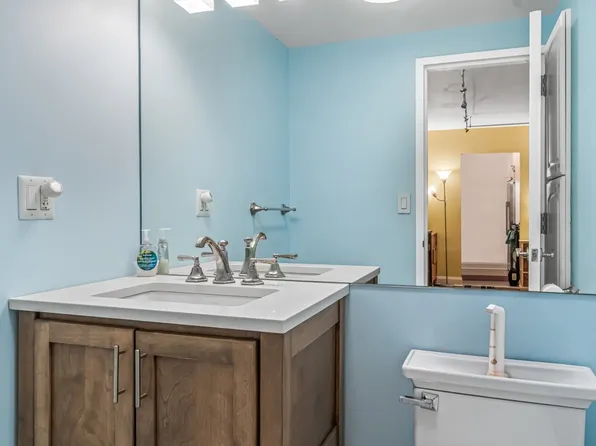 400 East 70th Street image 5 of 20