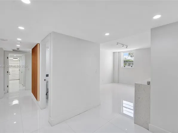 90 Edgewater Dr APT 104, Coral Gables, FL 33133