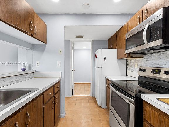 3rd image of 10838 N Kendall Dr APT W8