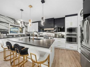 630 SW Rocky Ridge Vw NW, Calgary, AB T3G5C2