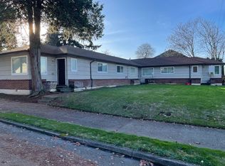 7426 NE Halsey St, Portland, OR 97213