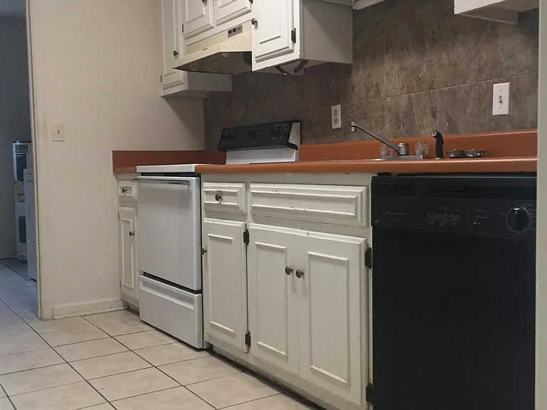 105 Princess Ln #B — Photo 6