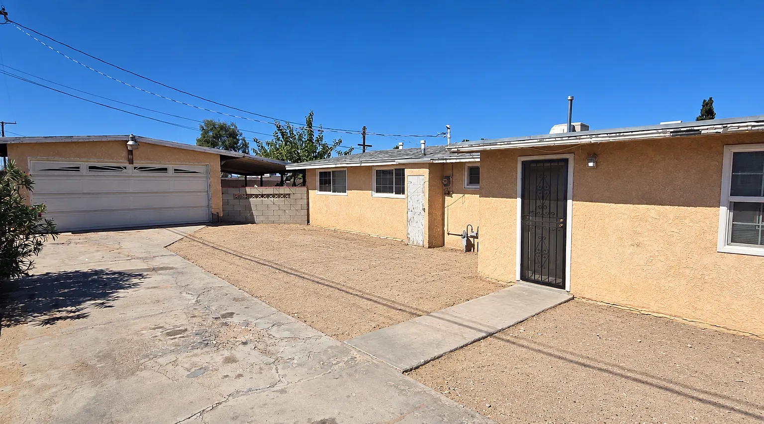 4 bed, 1407 sqft, $1,900 — Photo 3