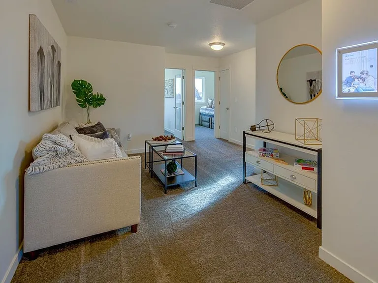 2542 NE Purcell Blvd — Photo 11