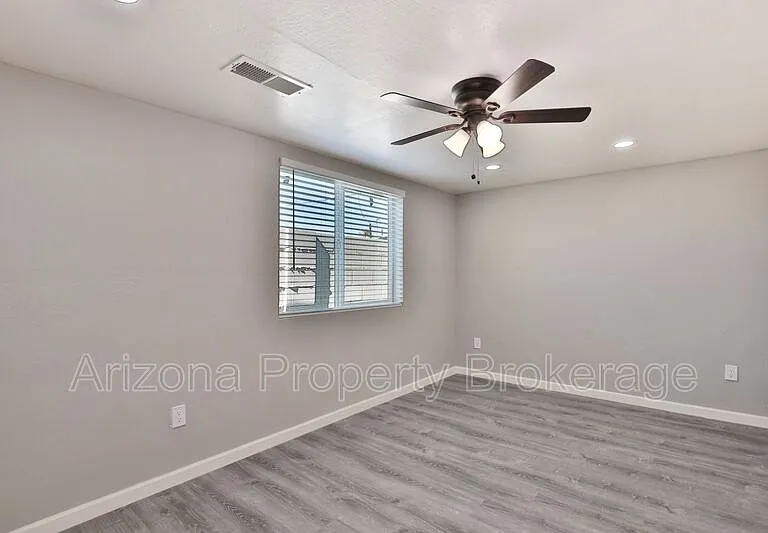 1538 E Pierce St #B — Photo 15