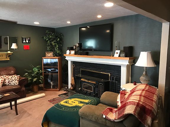 2nd image of 697 Meadowlawn Dr SE