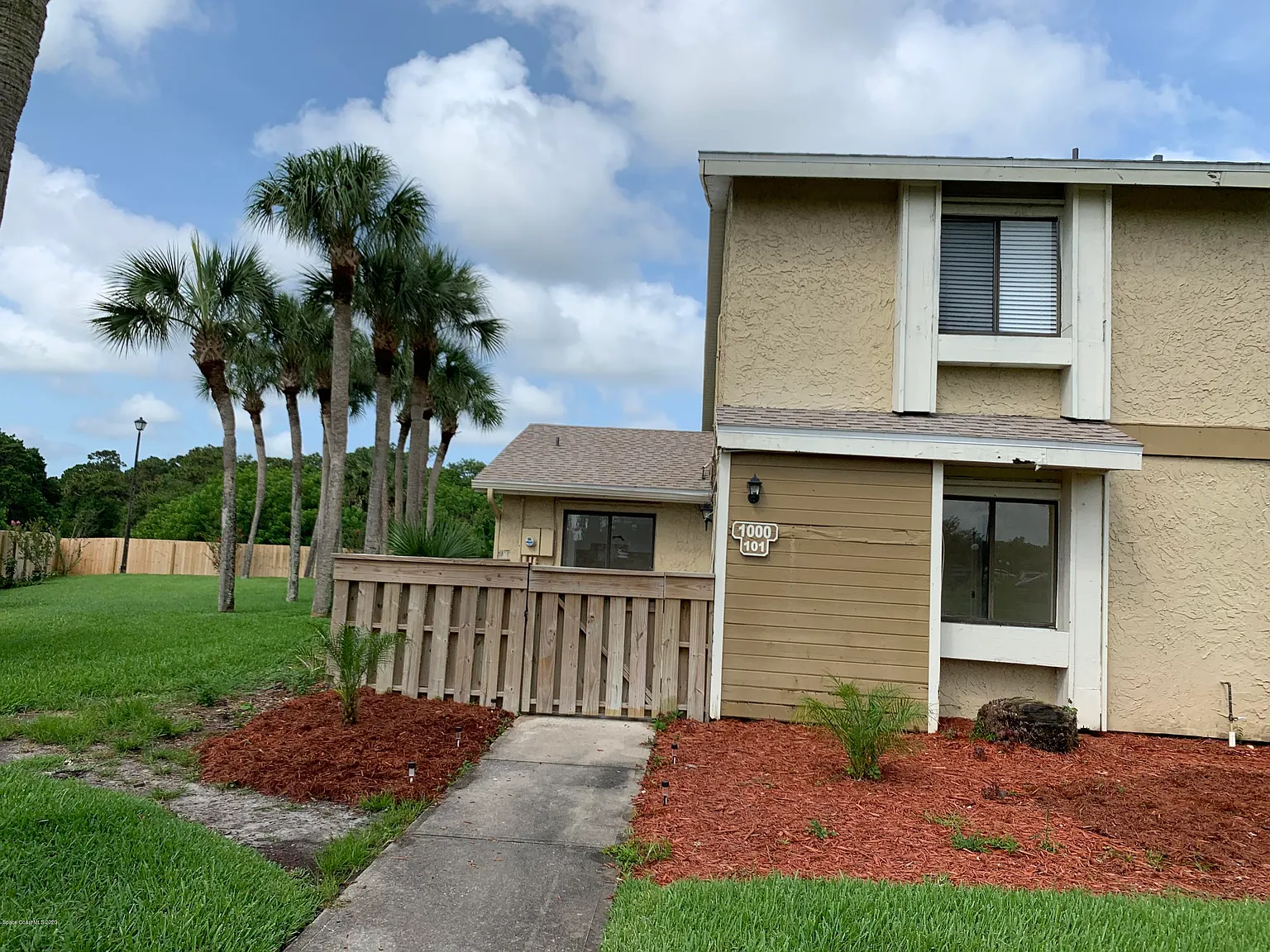 3 bed, 2.0 bath, 1277 sqft, $1,700 — Photo 2