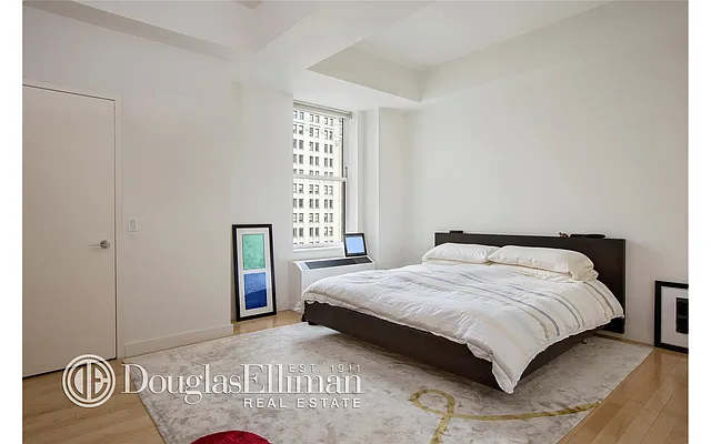 Sold by Douglas Elliman | media 21