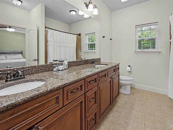 5th image of 1827 Sound Haven Ct