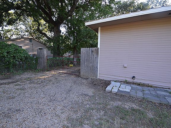 3rd image of 201 Kirk Ln