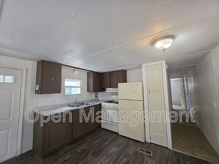 2668 Chateau Dr #11 — Photo 12