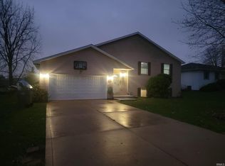 512 Ryegrass Ct, Goshen, IN 46528