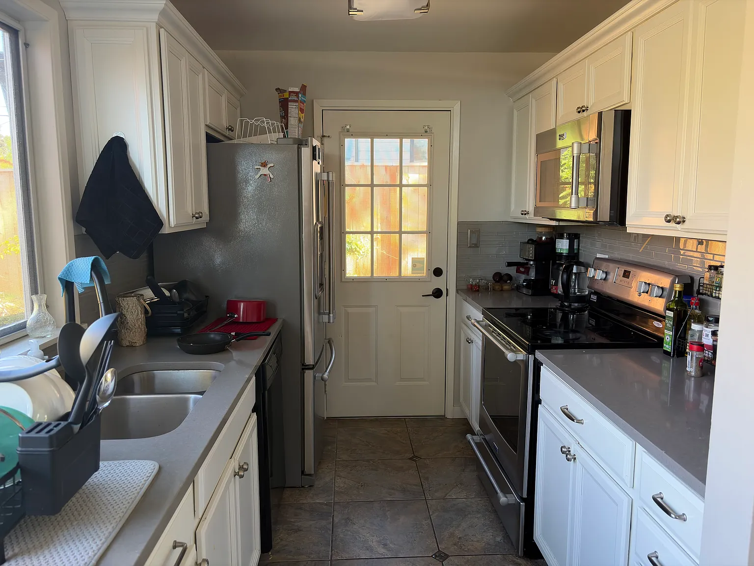 5 bed, 1690 sqft, $1,100 — Photo 2