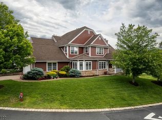2 Turnberry Ln, Hamburg, NJ