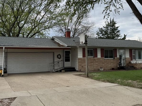 612 Olive Dr, Vermillion, SD 57069