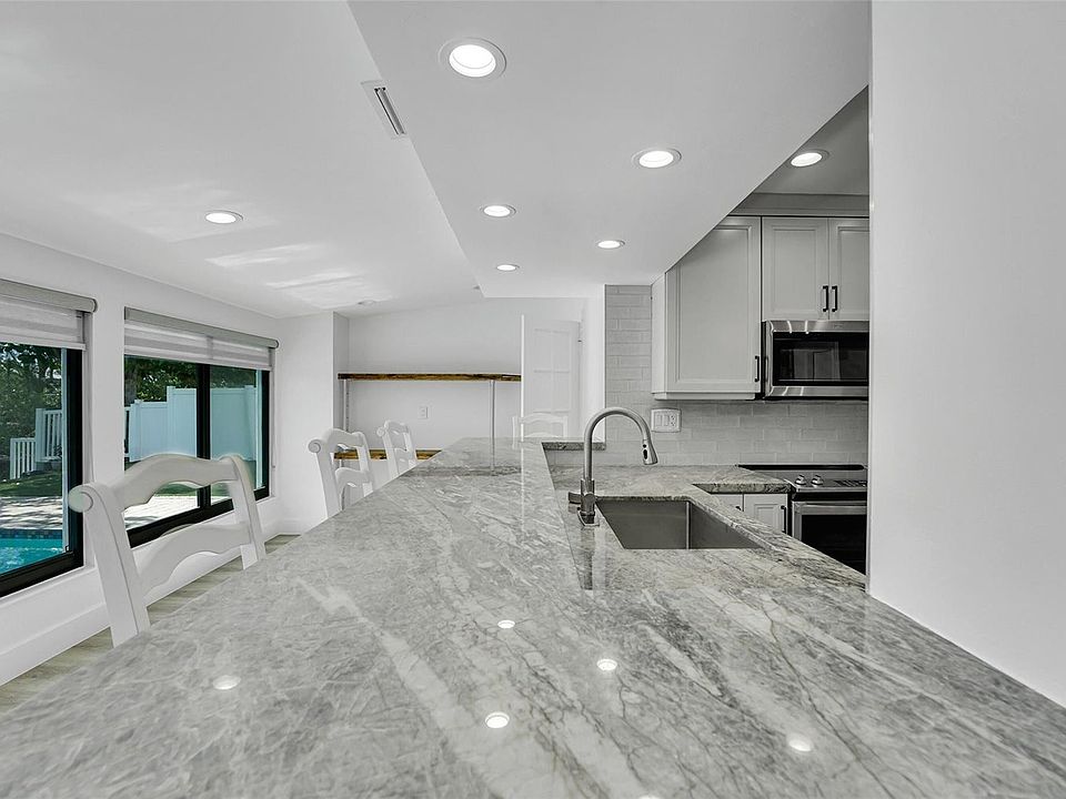 1st image of 956 SE 10th Ct