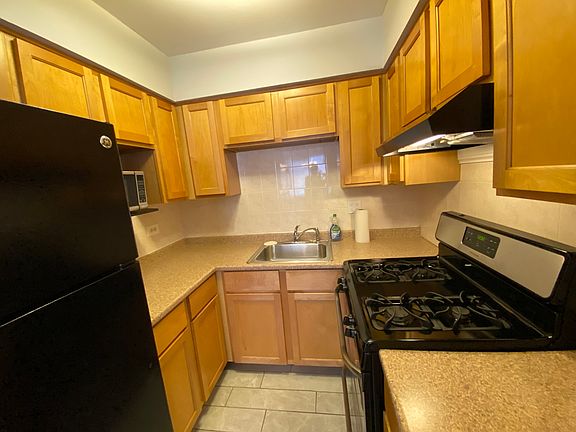 2nd image of 1415 W Pratt Blvd APT 107
