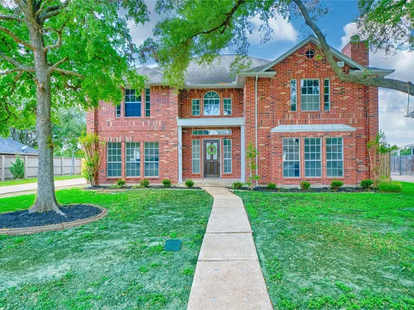 619 Green Belt Dr, Sugar Land, TX 77498