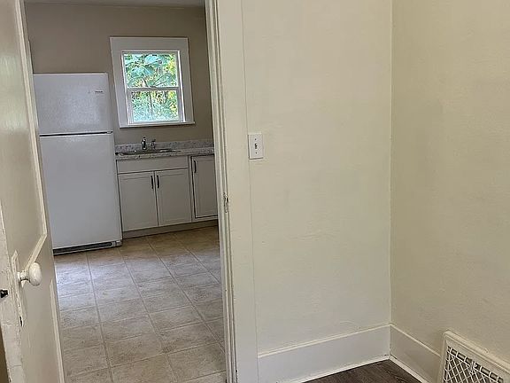 2nd image of 1520 S Atlantic St