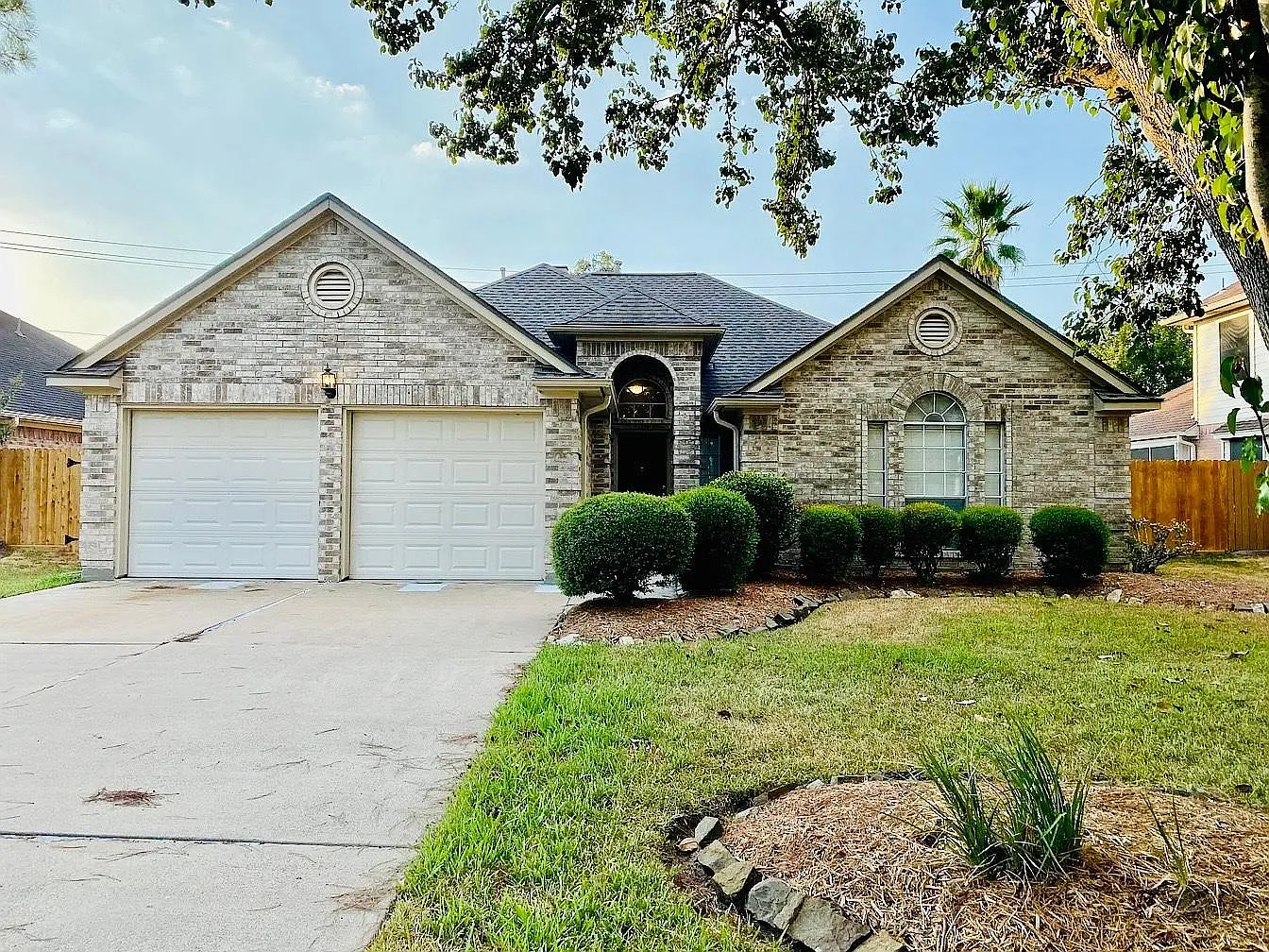 3702 Sunset Meadows Dr — Photo 1