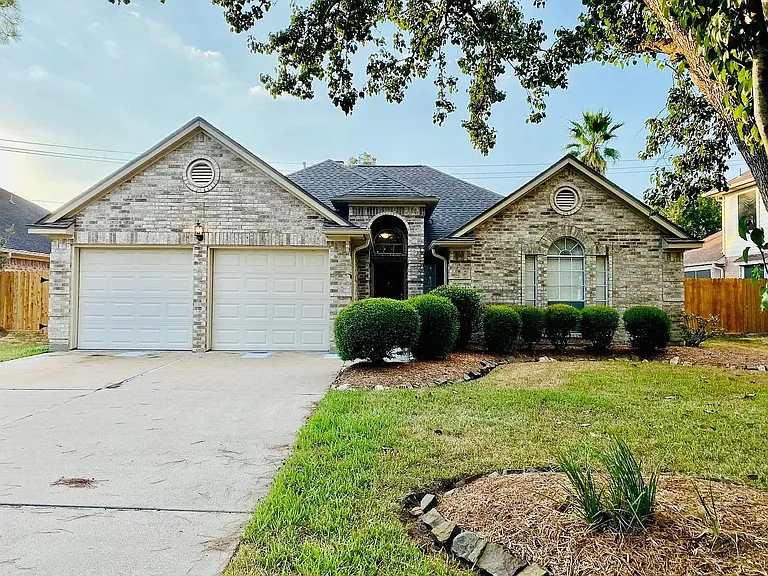 3702 Sunset Meadows Dr — Photo 1