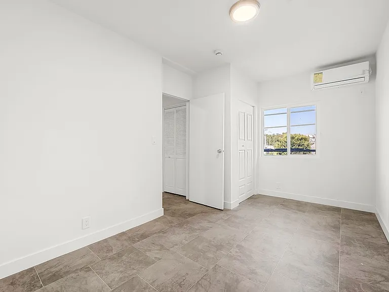 1630 W Temple St — Photo 10