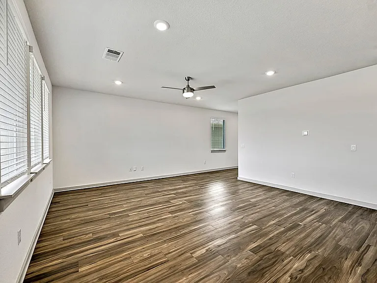 109 Cupreata Ln — Photo 12