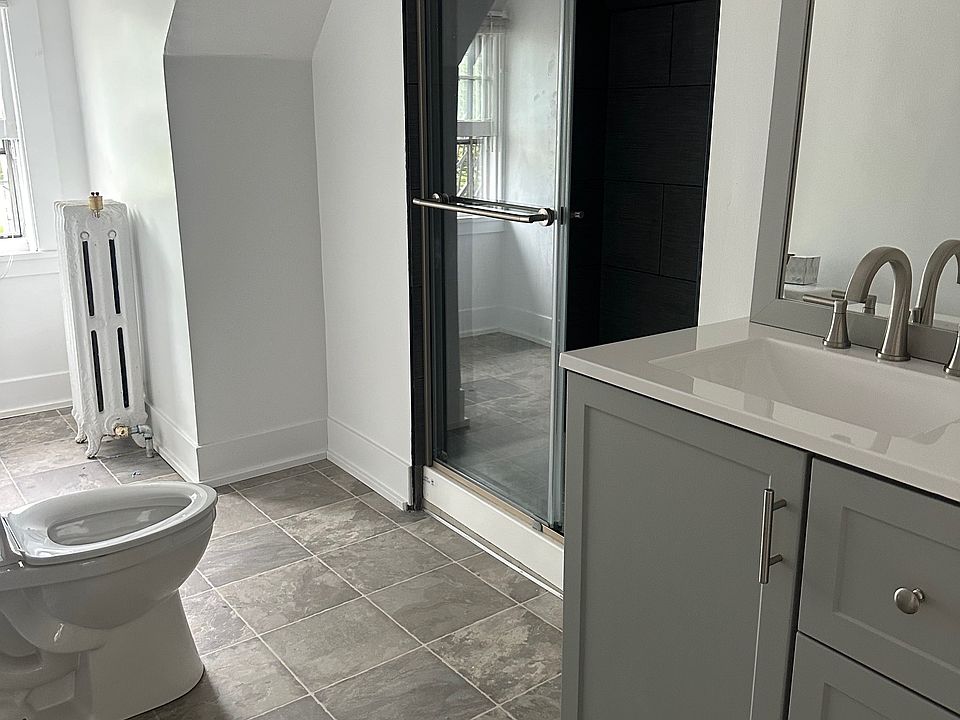 3rd floor full bathroom. New renovation!!