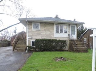 1714 Papoose Rd, Carpentersville, IL 60110