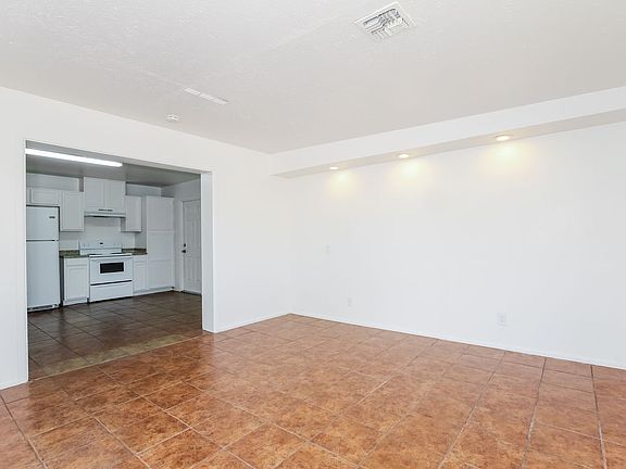 5th image of 3208 W Larkspur Dr