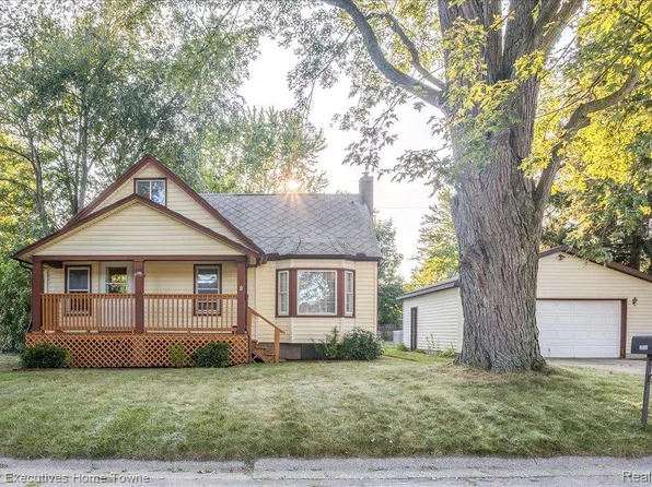 2817 18th Ave, Port Huron, MI 48060