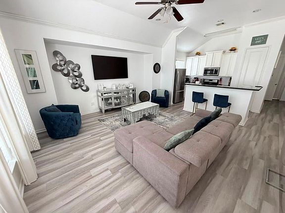 5th image of 2932 Baer St