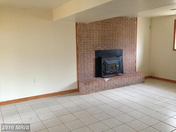 2nd image of 302 Sunbury Ln