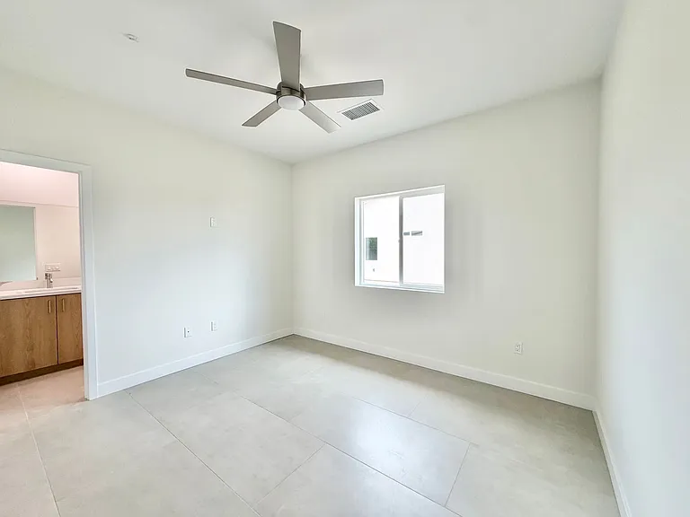 30125-30127 Avenida Juarez — Photo 12