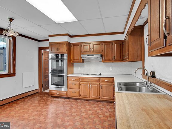 3rd image of 35 Red Hill Rd