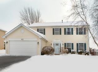 935 Village Rd, Crystal Lake, IL 60014