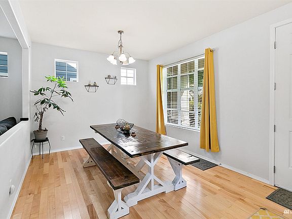 5th image of 3521 Keegan St NE