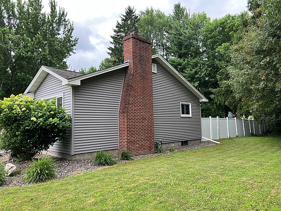 5th image of 1045 10th Avenue