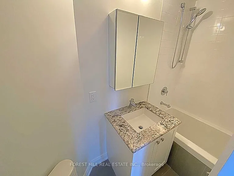9618 Yonge St #605 — Photo 13
