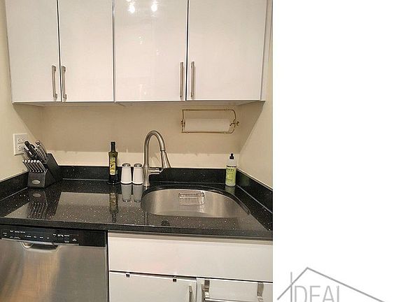 4th image of 393 W 49th St APT 3DD
