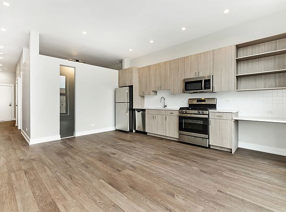 3rd image of 1964 N Milwaukee Ave #207