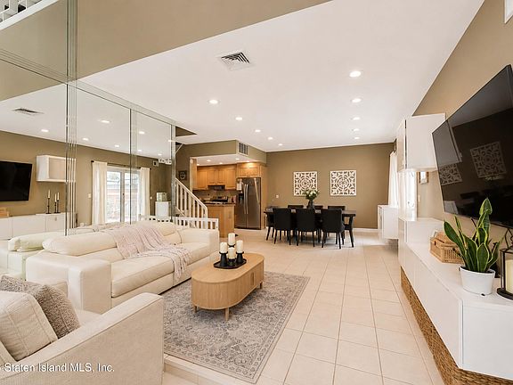 5th image of 427 Tennyson Dr
