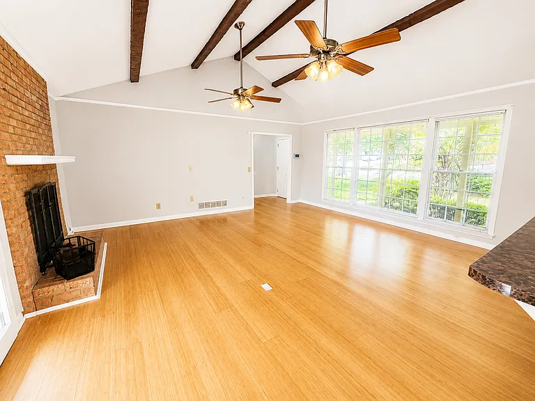 208 Inway Dr — Photo 5