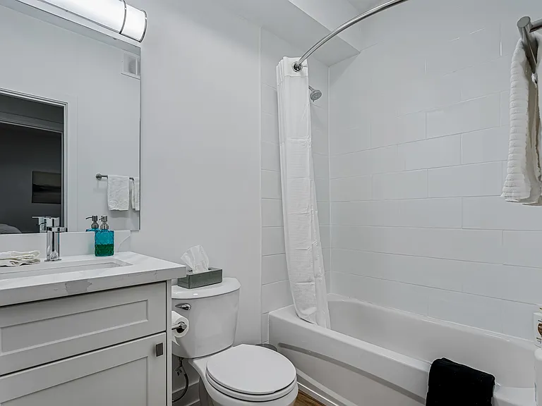 610 King St E — Photo 13