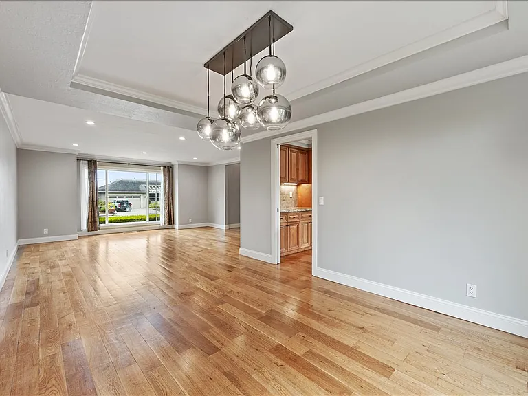 2740 Saint James Rd — Photo 8