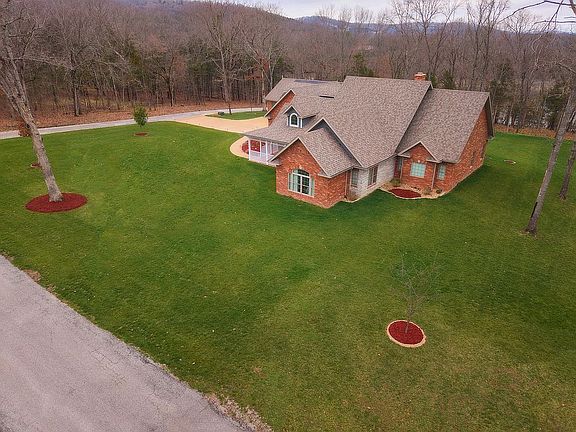 2nd image of 42 Lilac Ln