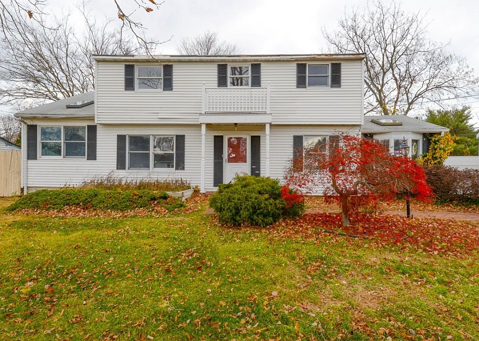 1st image of 24 Stonehurst Cir