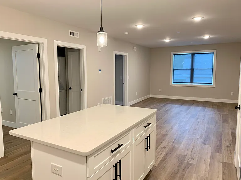 27 Franklin St #304 — Photo 3
